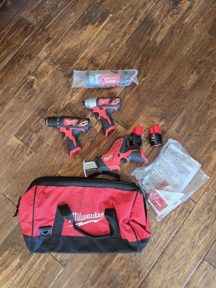 Milwaukee M12 Tool Set