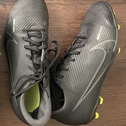 Like New Nike Cleats, Size 6