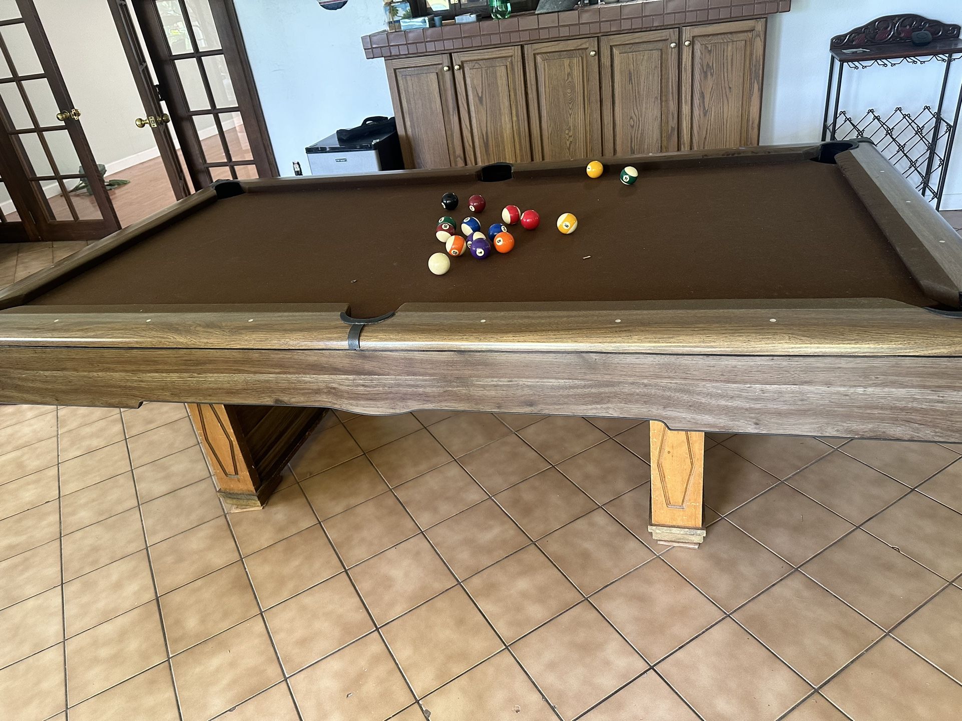 POOL TABLE