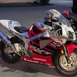 2004 Honda RC51 