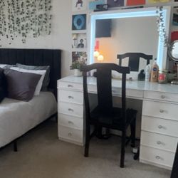 Dressing Table With Mirror 