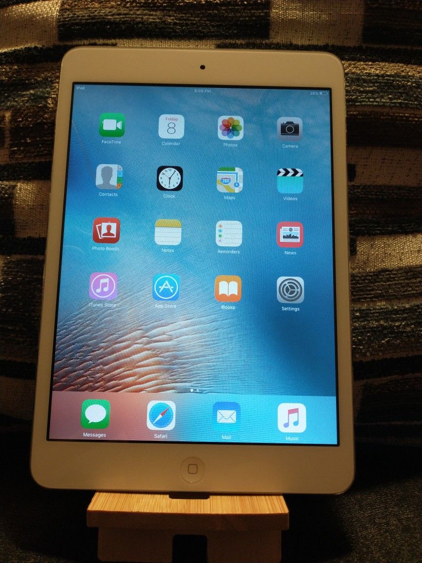 iPad mini 7.9" Apple Tablet iOS version 9.3.5