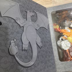 Pokémon Charizard Deluxe Figure Collector's Statue + lights 13 in Lamp Fire Game