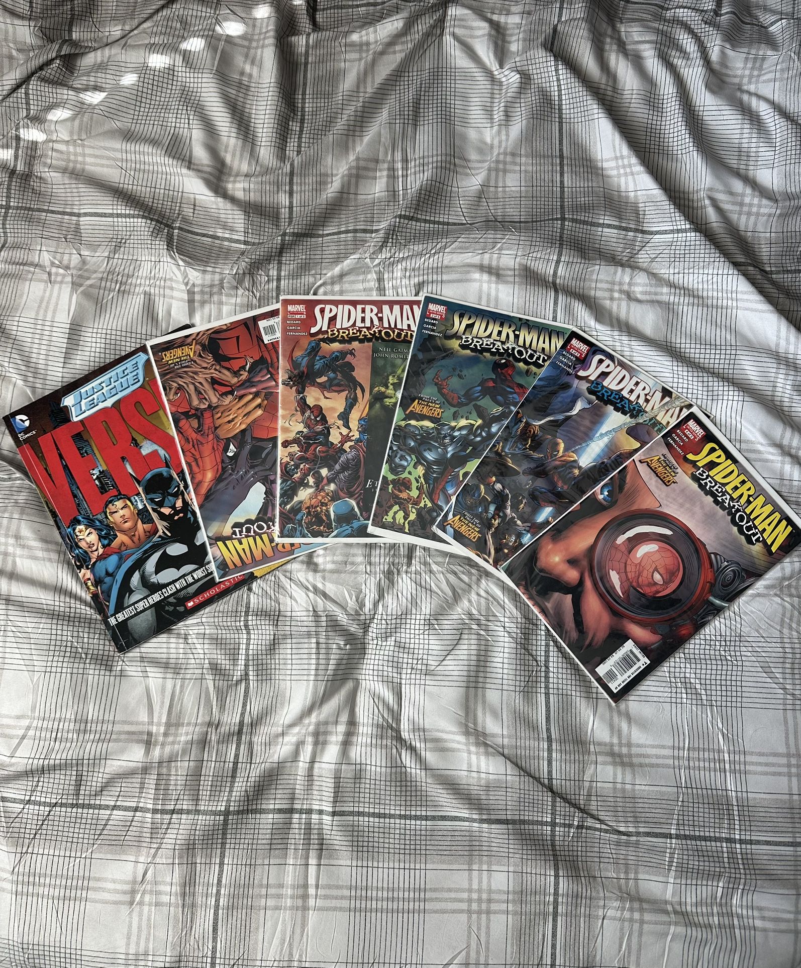 All still packaged, expect for Justice league Versus. Marvel and DC comics bundle