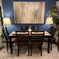 Beautiful Dining Set Good Condition!!! Table With 6 Chairs! I Can Deliver.