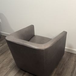 ITALIAN SHELTER ARM LEATHER CHAIR