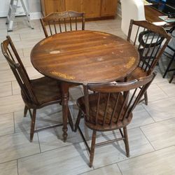  Vintage L. Hitchcock Spindle-back Dining Chairs chairs And Table