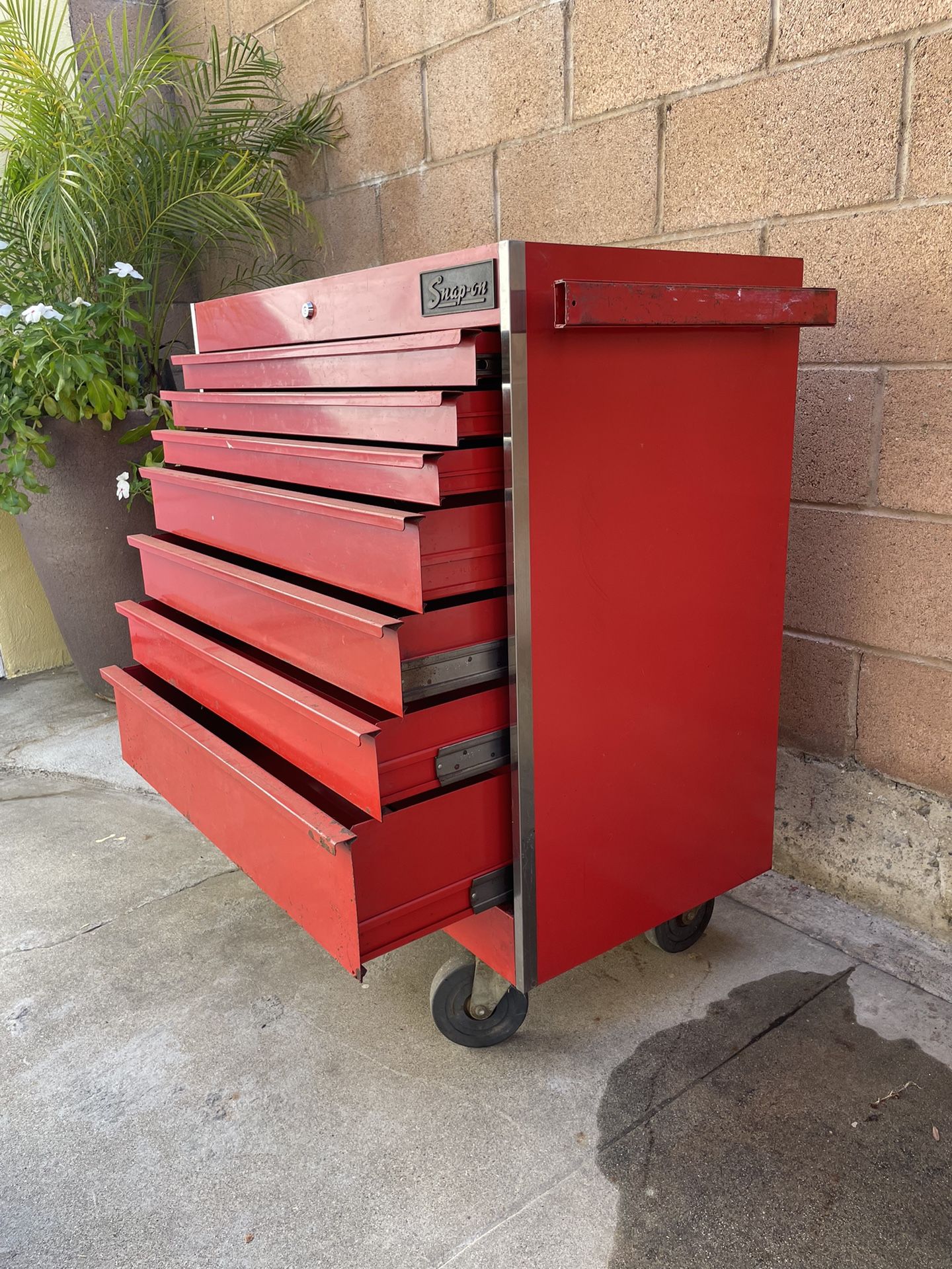 Snap-On Roll Away Tool Box