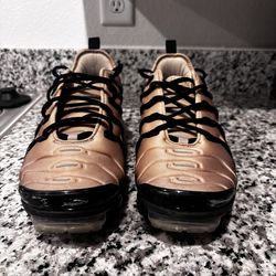 Black and Tan Vapor Maxes