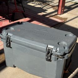 RTIC Heavy-Duty Cooler / Storage Box – Locking Latches