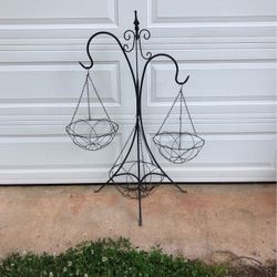 Triple Hanging Flower Pot Stand