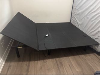 Adjustable queen base