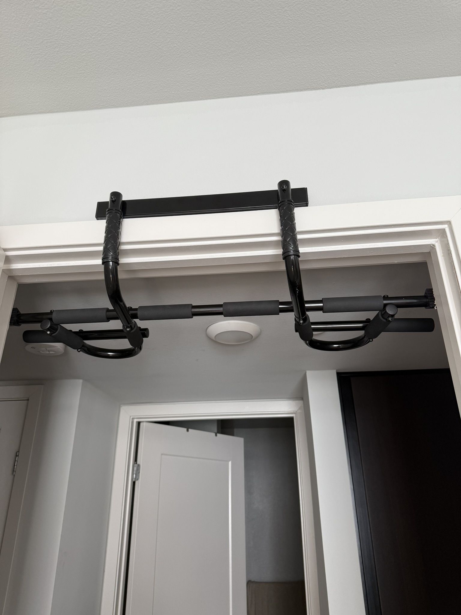 Yes4All Pull Up Bar for Doorway - Solid 1 Piece Main Bar Constructio