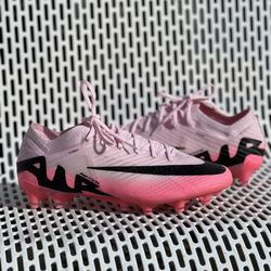 Soccer cleats brand new 8.5 men