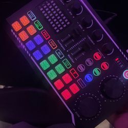 Voice changer/ Soundboard compatible with all devices