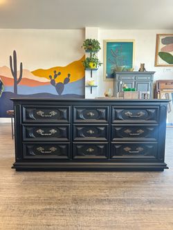 Black Dresser / 9 Drawers / Vintage!