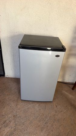 Mini fridge