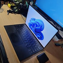 Dell XPS Touchscreen PC.  i7-1185G7-3.0GHz-CPU. 16GB Ram. 512GB m.2 SSD.