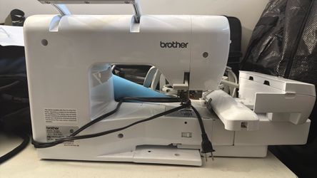 Brother SE2000 Sewing/Embroidery Machine