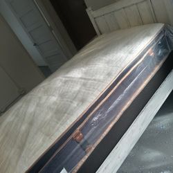 Twin Pillowtop Mattress & Box Spring