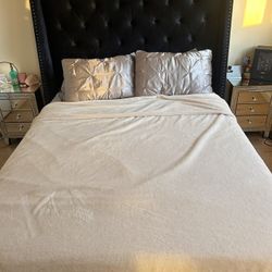 QUEEN BED/ MATTRESS 300$ MUST BE OUT BY 11/28 