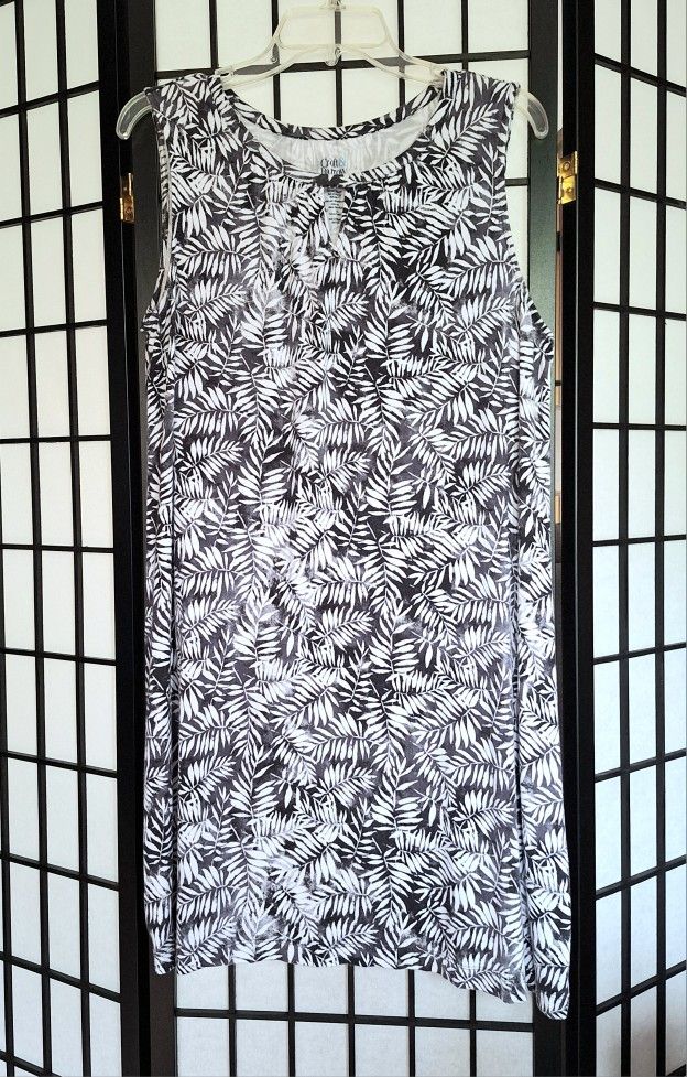Croft & Barrow sleeveless Keyhole neck palm frond dress 8.9 oz.