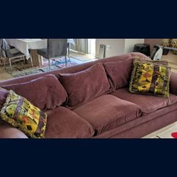 FREE LIVING ROOM SET 4 PIECE.