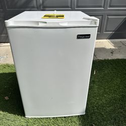 3 Cubic Foot Freezer With Front Door