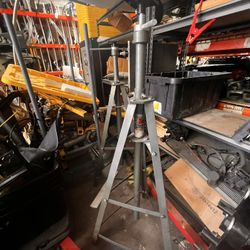 2x PITTSBURGH Tripod Stands, 2 Ton Capacity,Underhoist,Safety Stand