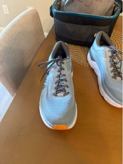Hoka tenis shoes