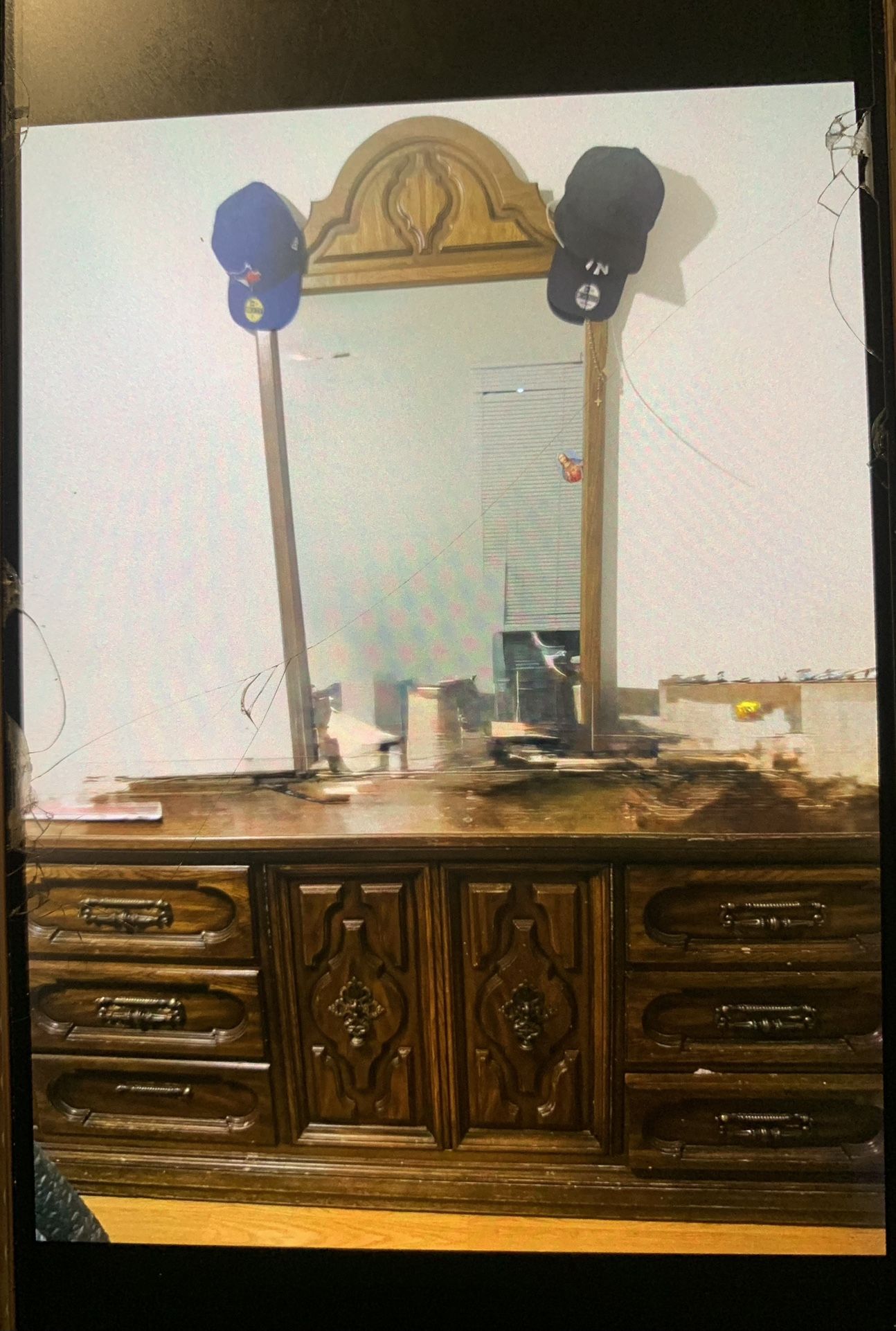 Dresser With Mirror