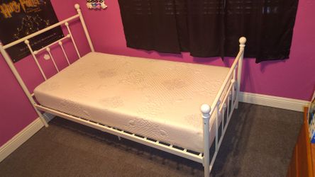 White metal Twin Bed Frame And Mattress