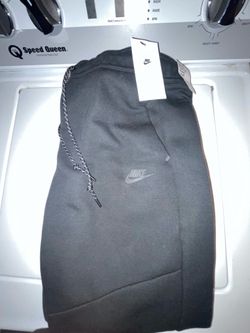 L black Nike tech