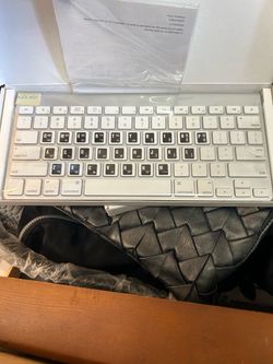 Apple Magic Keyboard in Box