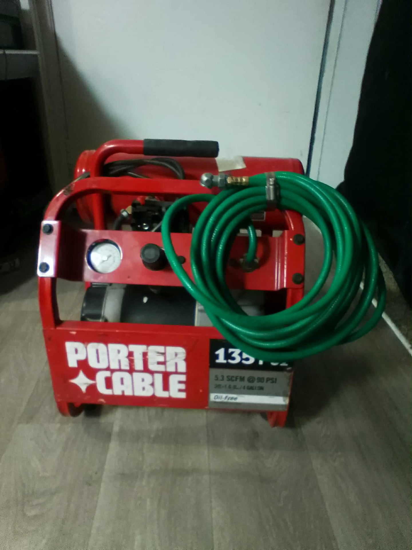 100 Psi Air Compressor w/Hose