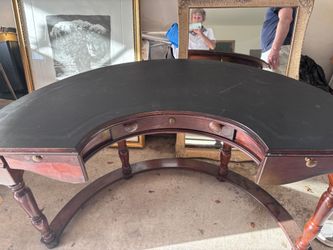 Circular Desk