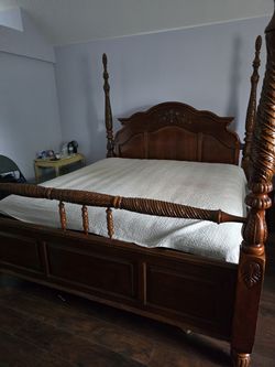 King Bed With Matress and Box Spring