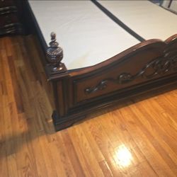 Raymour and Flannigan Califirnia king bedroom FURNITURE