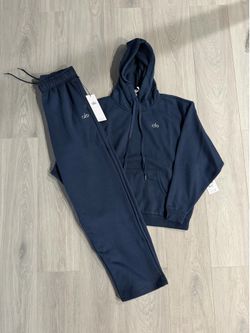 Navy Blue Alo Set, Size Medium and brand new