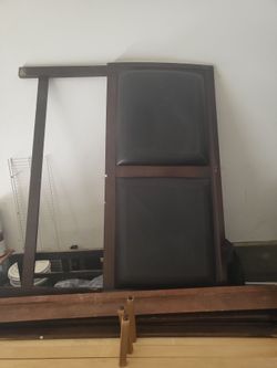 Queen bedframe