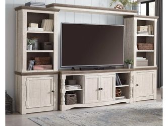 Havalance Weathered Gray & Vintage White Entertainment Center / 4pc