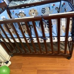 Bassinet/small Crib