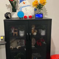 2 Books/Decorative Stands