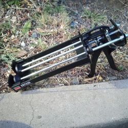 Epoxy Gun Simpson Almost Brand New. 