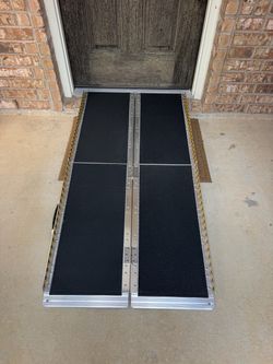 Portable aluminum ramp