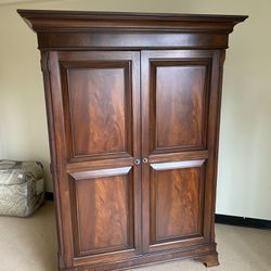 Armoire / TV stand