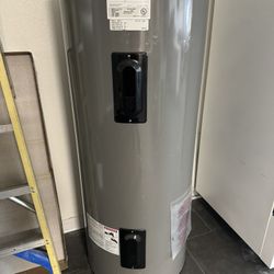 Reheem Water Heater Used Like New Same Pic 80 Gallon 