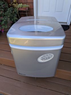Magic Chef counter top ice maker