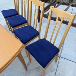 4 Chairs 