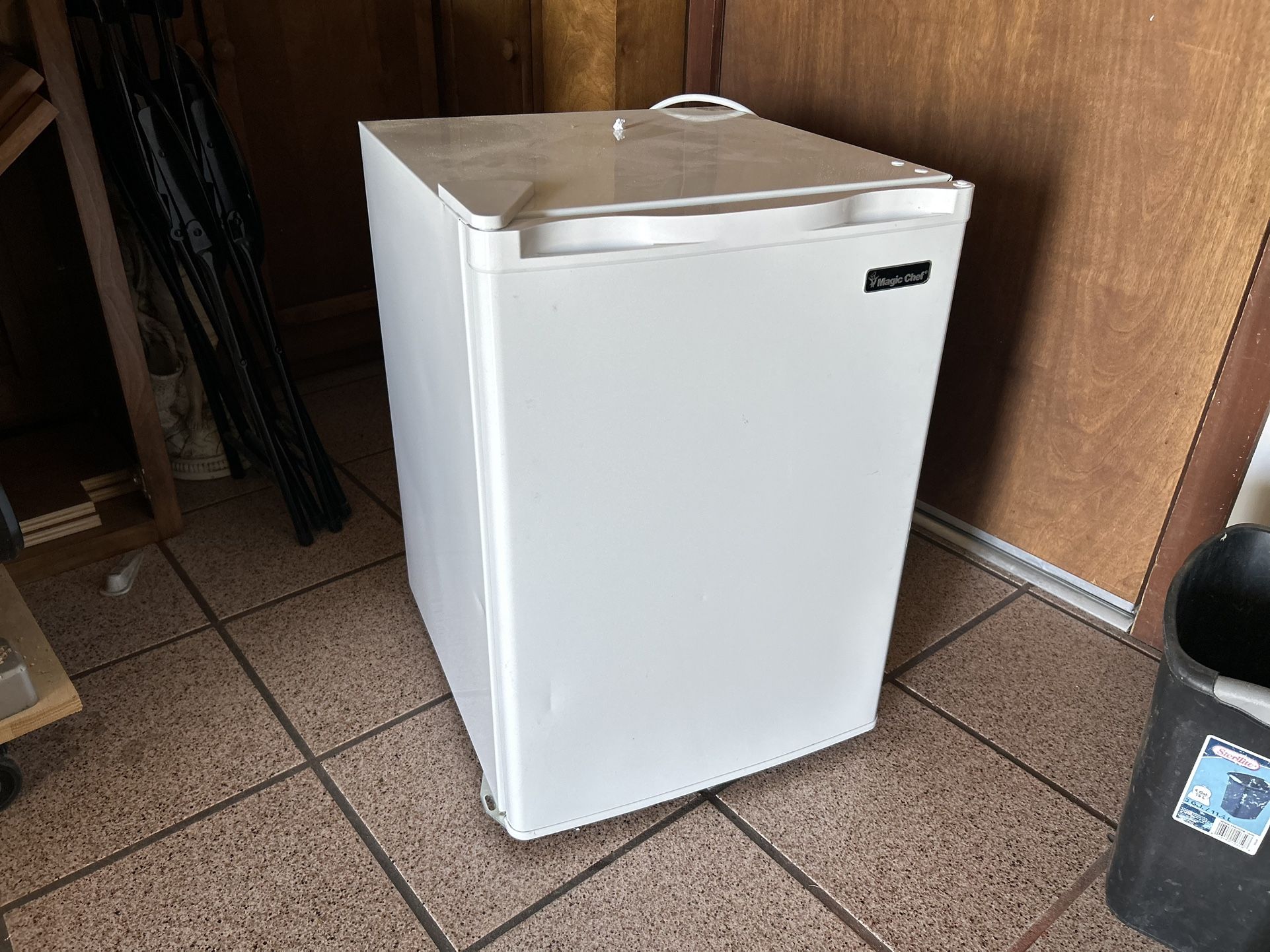 Mini refrigerator